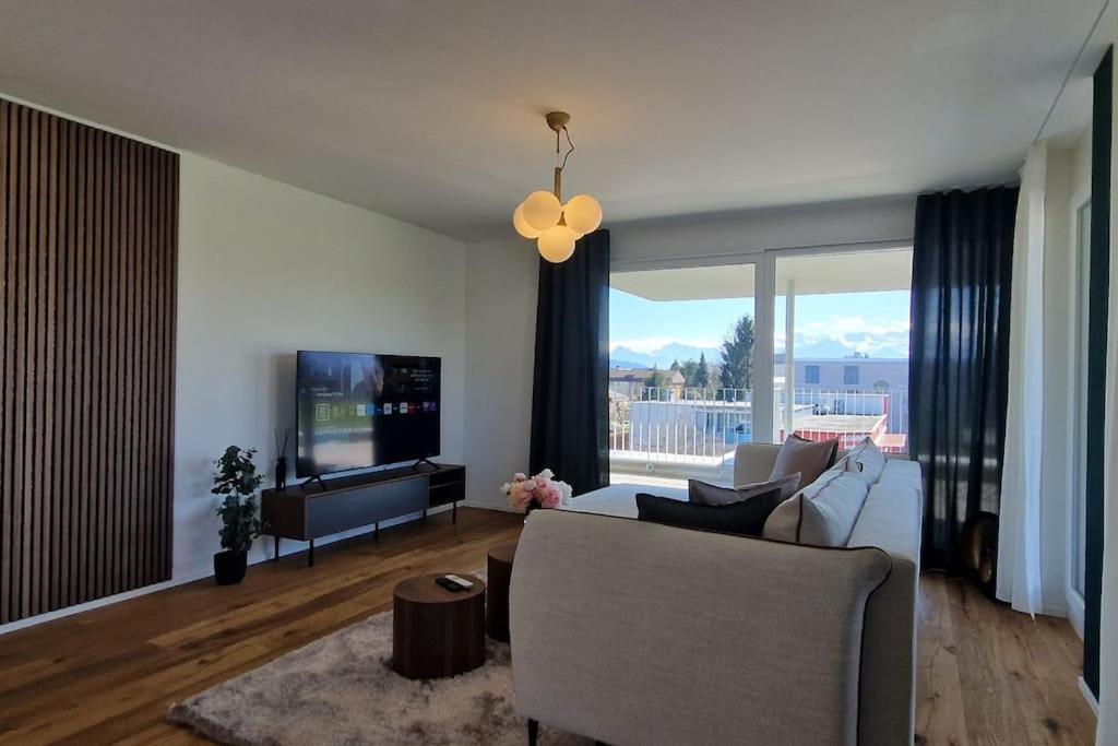 Visionary Hospitality Rothenburg, Lucerne - Premium Apartments With Free Parking, Washer, Kitchen, Terrace, 15' City Bagian luar foto